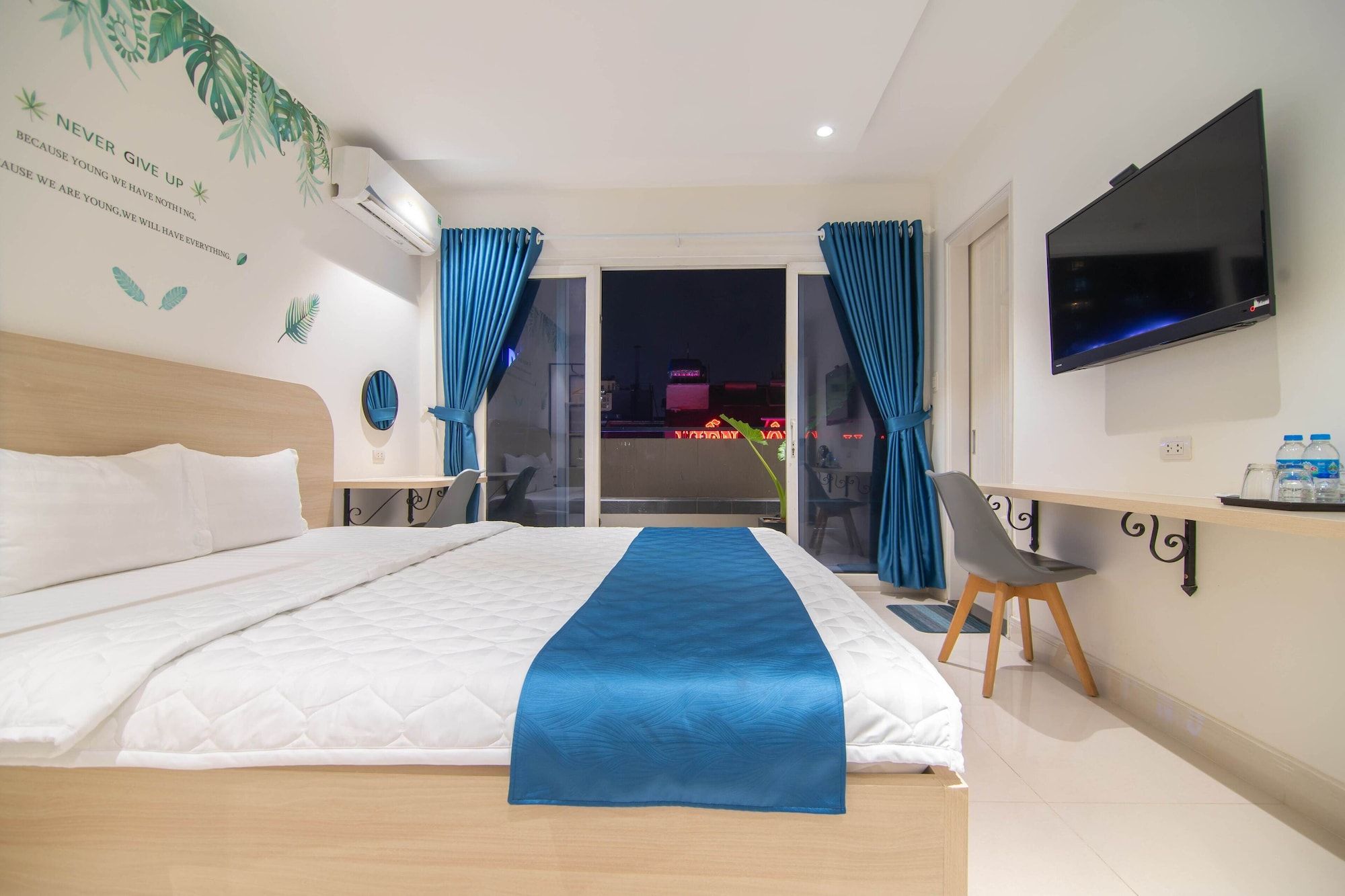 بين بين هوتل 6 نير إس إي سي سي دي 7