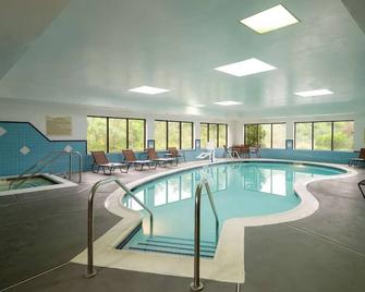 Danville Retreat: Easy Route 80 Access & Comfort Lodging | 2 Units - Danville - Piscina