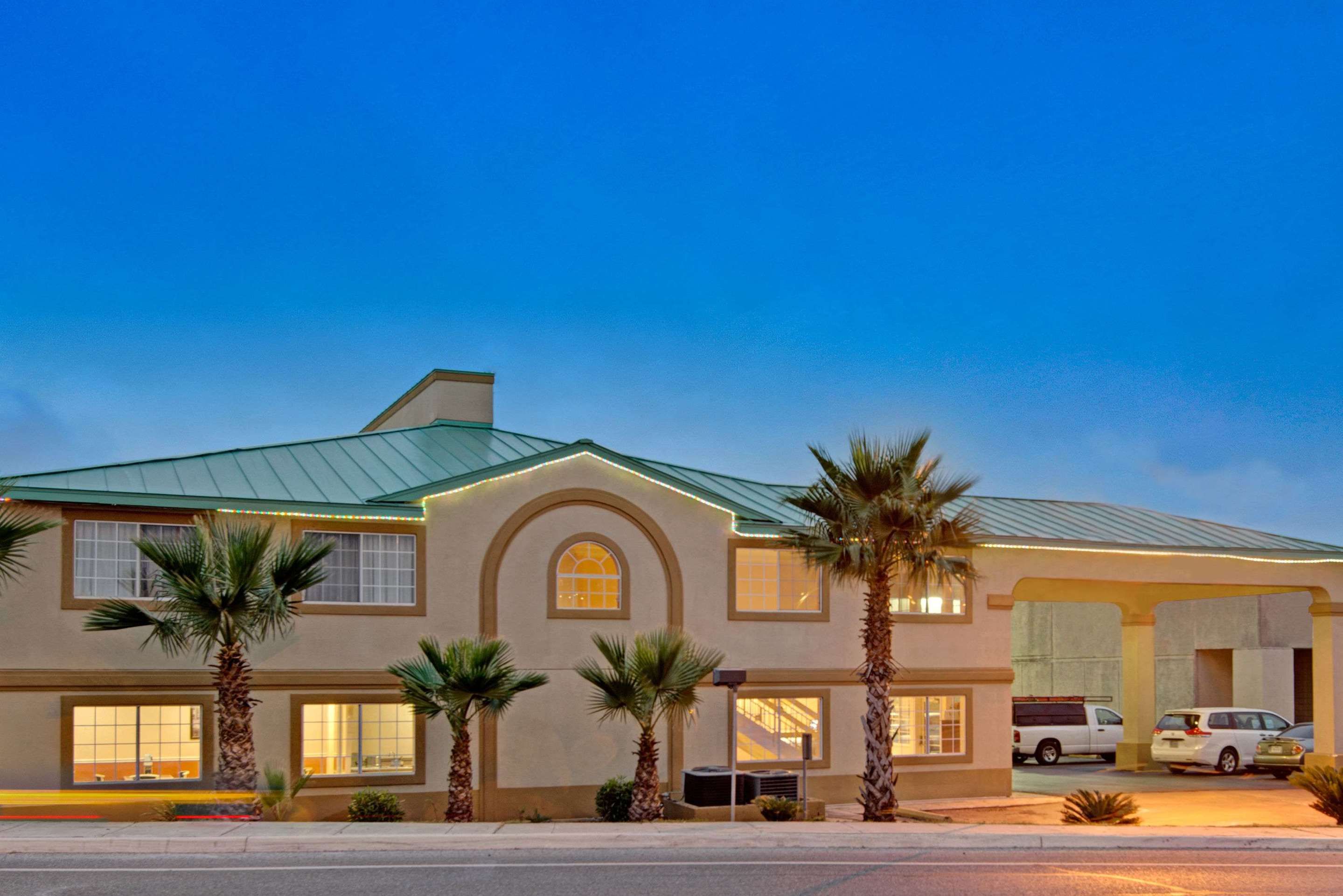Days Inn by Wyndham San Antonio Airport - San Antonio - Edificio