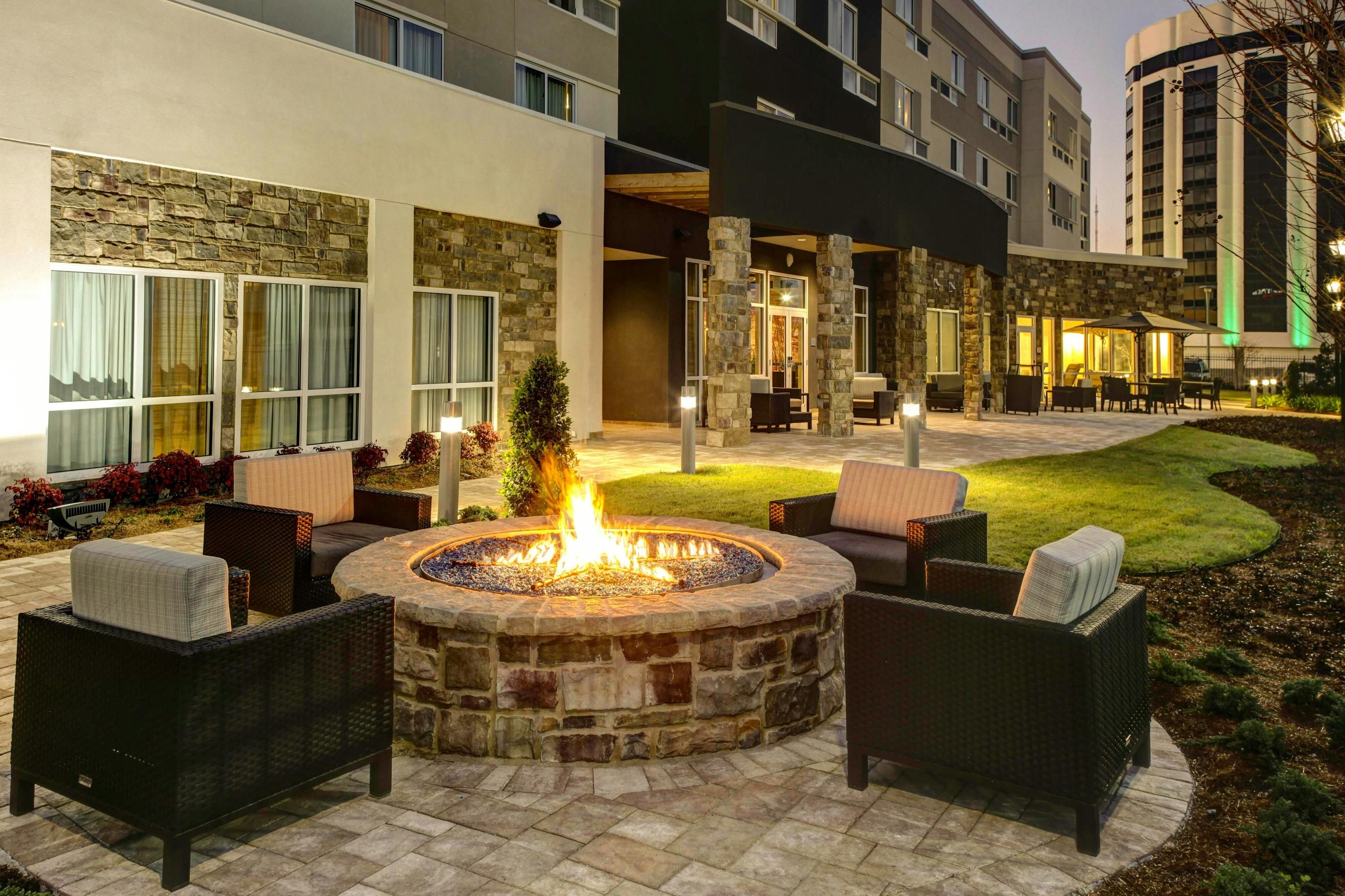Courtyard by Marriott New Orleans Westbank/Gretna - Gretna - Innenhof