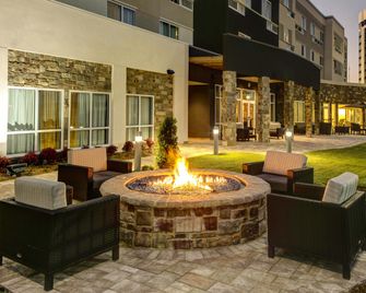 Courtyard by Marriott New Orleans Westbank/Gretna - Gretna - Innenhof