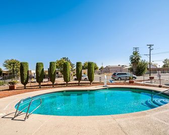 Sutter Inn - Yuba City - Piscina