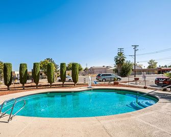 Sutter Inn - Yuba City - Piscine
