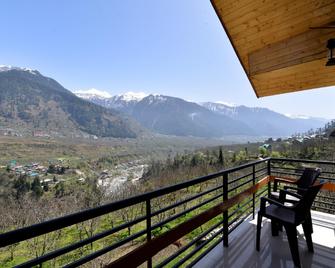 OYO Valley View Cottage - Manali - Balcón