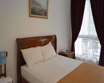 Hotel Lurus - Puncak - Bedroom