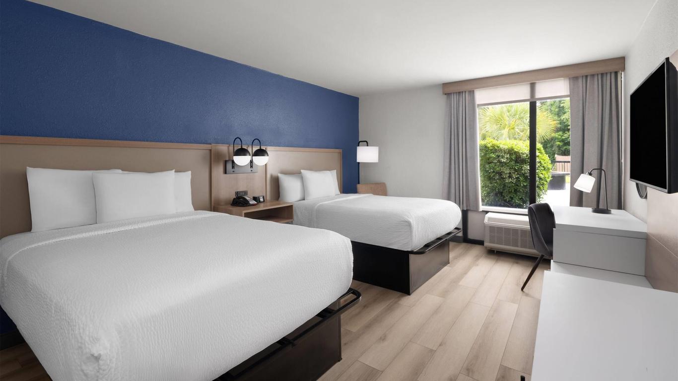 La Quinta Inn & Suites by Wyndham Myrtle Beach