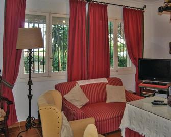 4 Bedroom Gorgeous Home In Mazagón - Mazagón - Wohnzimmer