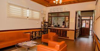 Mahogany Lodge, Cantonments - Accra - Front desk