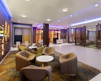 La Quinta Inn & Suites by Wyndham DeSoto - DeSoto - Лаунж