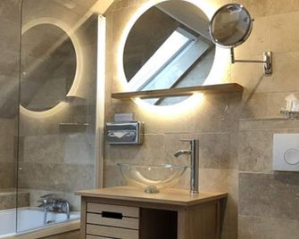 Auberge Du Manet - Montigny-le-Bretonneux - Bathroom
