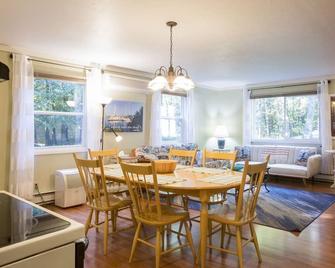 Trillium Cottage, Family & Pet Friendly Retreat on Sand Bay Point in Door County - Sturgeon Bay - Jídelna