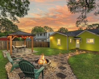 Charming 4-bedroom house with WiFi, AC in wonderful Charlotte - Charlotte - Patio