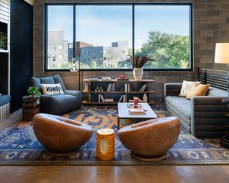 Moxy Fayetteville - Fayetteville - Salónek