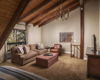 Treetop Cabin, Modern Luxe, 1700 sqft, Deck, View, Dogs, In Village, AC - Lake Arrowhead - Sala de estar