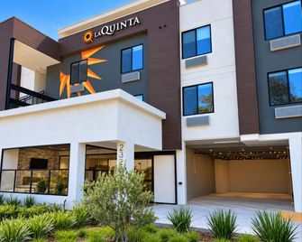 La Quinta Inn and Suites by Wyndham Torrance Redondo Beach - Torrance - Edificio