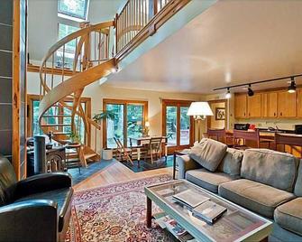 Beautiful Secluded Retreat With Many Amenities - Casco - Sala de estar