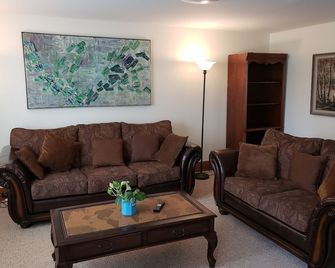 Manchester Walking distance to all shops and restaurants quick ride/lakes |hikes - Manchester - Sala de estar