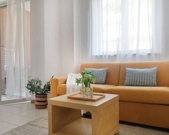 Holihomechicky House Frn - Alba Adriatica - Wohnzimmer