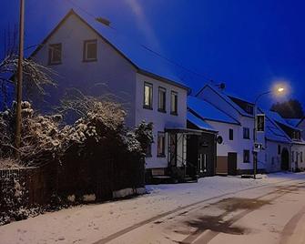 4-bett-haus Johannes - Ferienhaus Vulkaneifel - Deudesfeld - Gebouw