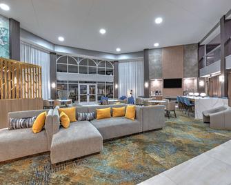 La Quinta Inn & Suites By Wyndham Dallas Dfw Airport North - אירווינג - טרקלין