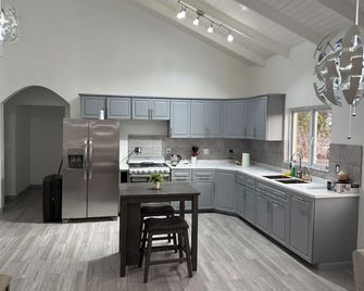 Serenity Retreat - Codrington - Cocina