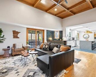 Magical Lake Home 9 Mins To Moa And Msp Airport - Mendota Heights - Sala de estar