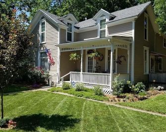 My Home Is Your Home! Casual Kansas Living At Its Best! - Emporia - Building