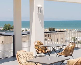 Copacabana Hotel Design - Margherita di Savoia - Balkon