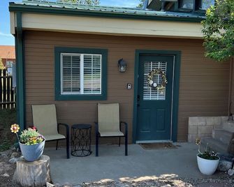 Mil Suite-1-bedroom cottage with surrounding mountain views - La Veta - Patio