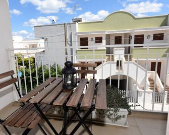 Camere Le vie di Omero - Torre Dell'Orso - Balkon