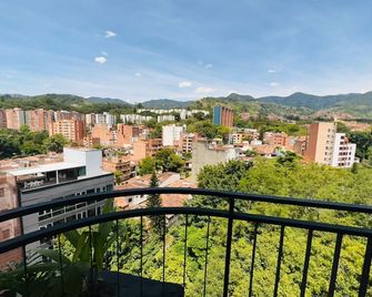 Hotel Living 35 Suites - Medellín - Balcony