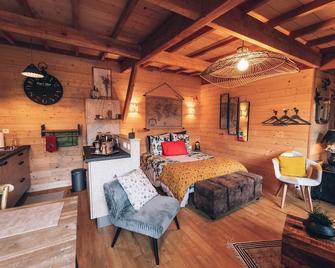 La cabane du bon chemin ,spa - Laval - Chambre