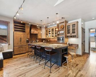 Moose Jaw 34 - Whitefish - Kitchen