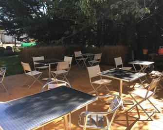 Le Nouveau Relais De Listrac - Avensan - Patio