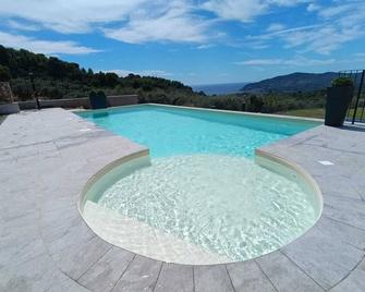 Casale Filiberto Terrazza - Diano San Pietro - Piscina