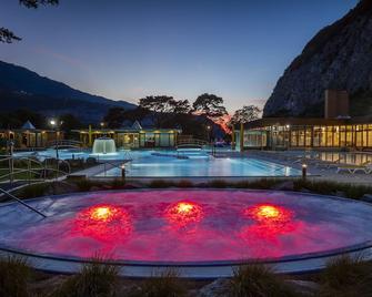 Grand Hotel des Bains - Lavey-Morcles - Pool