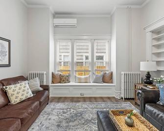 Simply, Modern and Cozy stay in Leroy - Le Roy