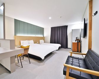Calm Rest Hotel Busan Sasang - Busan - Bedroom