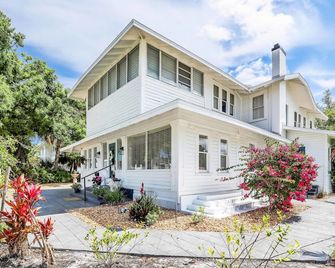 Hibiscus House Bed Breakfast Inn Flamingo Suite - Fort Myers - Edificio