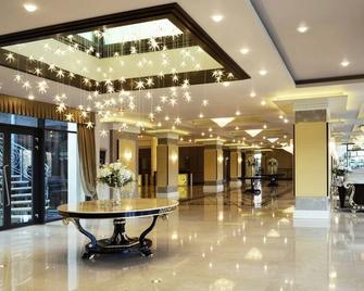 Ambassadori Tbilisi Hotel - Tiflis - Lobby