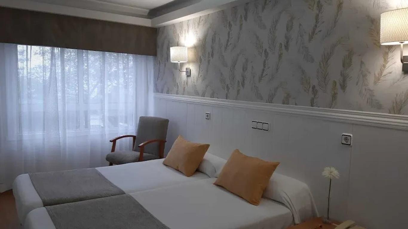 Hotel Almirante