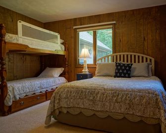 Lake House With Private Sandy Beach On Hutchins Lake! - Fennville - Habitación