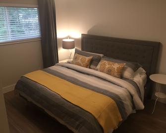 Comfy & Central~entire Top Floor~covered Patio~3bd Or 5bd - Squamish - Makuuhuone