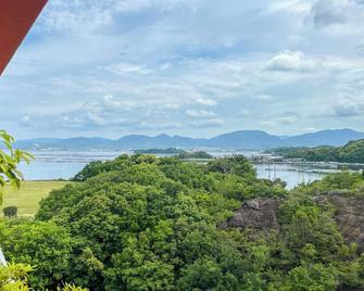 Hotel Sun Resort Shirahama - Shirahama - Balcón