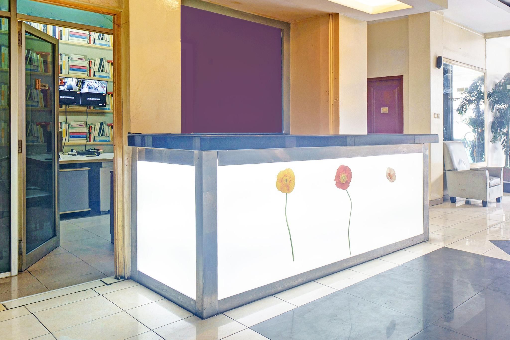 Capital O Hotel Bimo Slipi - ג'קרטה - דלפק קבלה