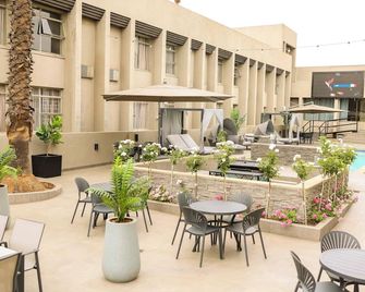 Q's Evander Hotel & Apartments - Evander - Patio