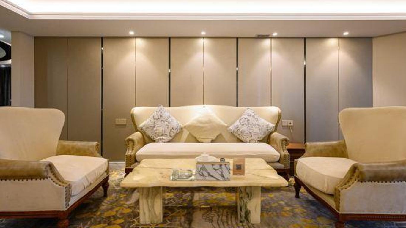 Orange Castle Hotel (Longyan Food Street, Shantou Mixc Store)