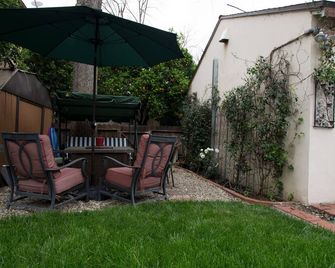 Life is Good Bed and Breakfast - Los Angeles - Patio
