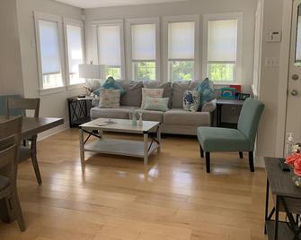 Miller Beach and Indiana Dunes National Park Vacation House - Gary - Sala de estar