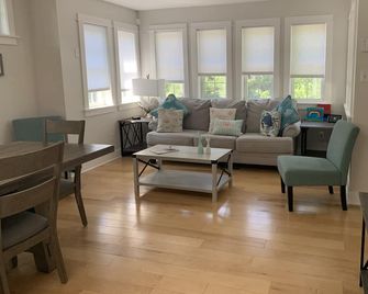 Miller Beach and Indiana Dunes National Park Vacation House - Gary - Sala de estar